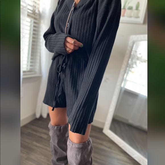 Two Piece Black Ribbed Long Sleeve Shorts Set - Picture 3 of 6